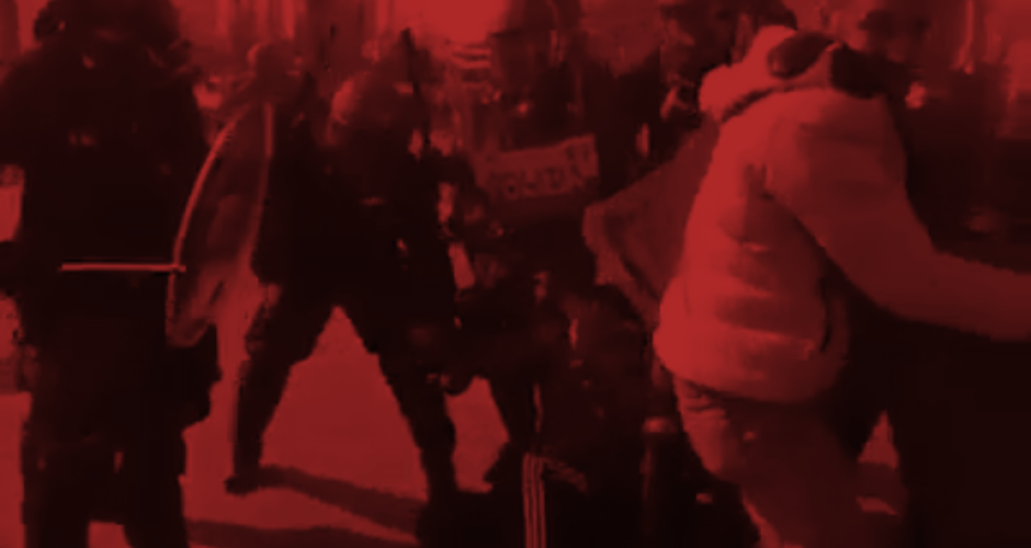 Police operation against workers on strike in front of AlcarUno Levoni