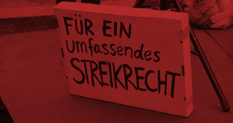 Für ein umfassendes Streikrecht Schild mit der Aufschrift "Für ein umfassendes Streikrecht"